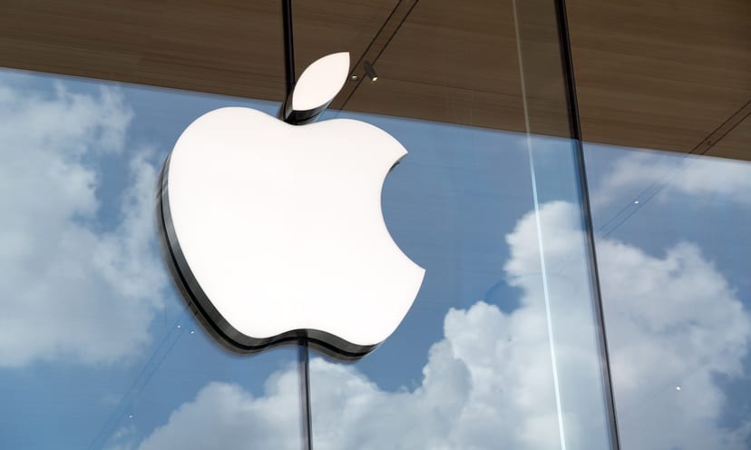 Apple Prototypes a Screenless Fitness Band to Rival Whoop