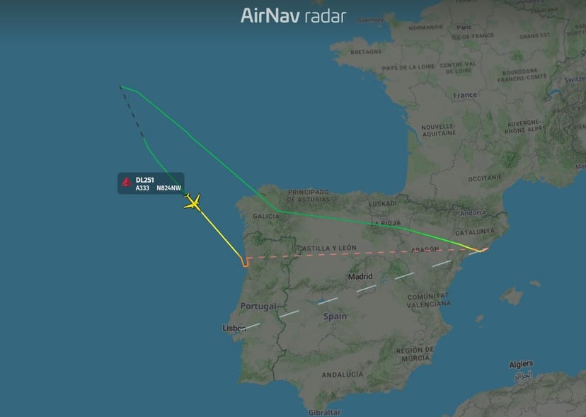 Delta DL251 Diverts to Porto After Smoke Fills Cabin